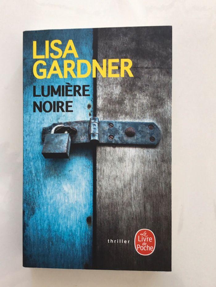 Lumière noire Thriller - photo numéro 1