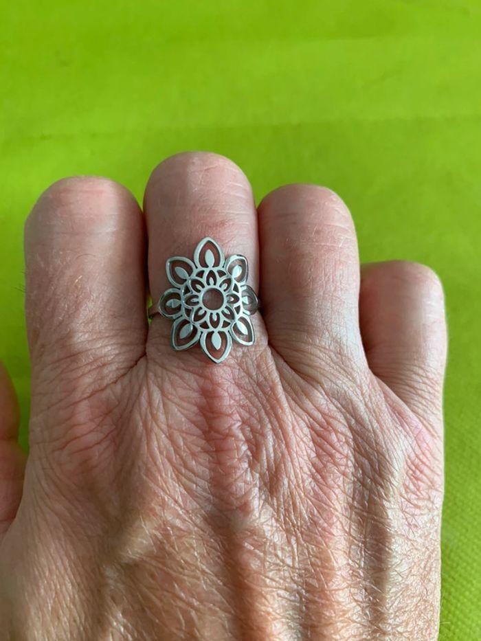 Très jolie bague fleur de lotus en acier inoxydable argenté - photo numéro 4