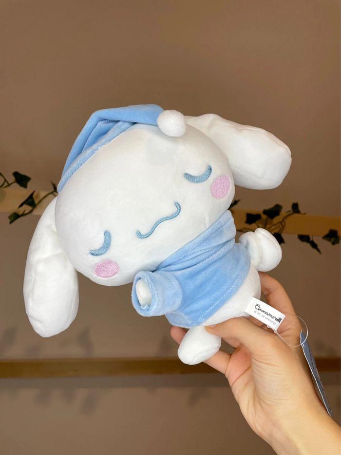 Peluche Cinnamoroll Sanrio en pyjama et endormi - photo numéro 1