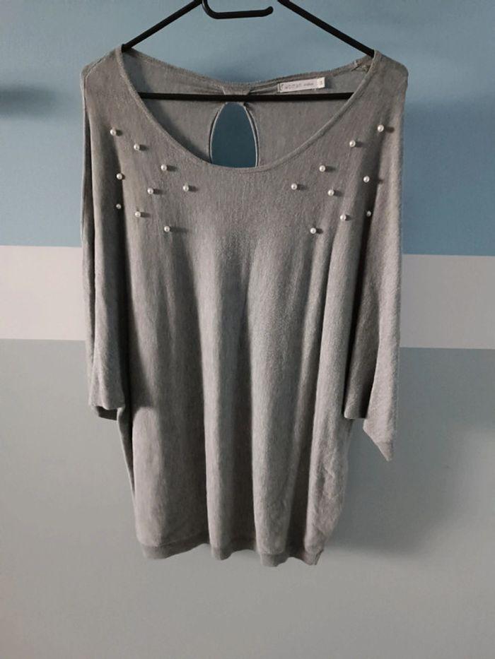 Pull gris avec perles - photo numéro 1