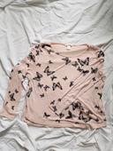 Pull fin rose papillons noirs