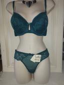 Ensemble de lingerie neuf.vert  90 C et L pour le bas