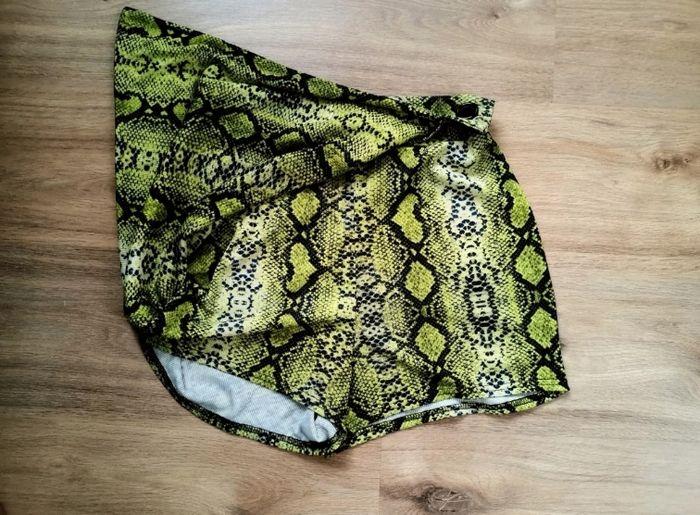 Jupe short Missguided motifs serpent noir et vert - photo numéro 2