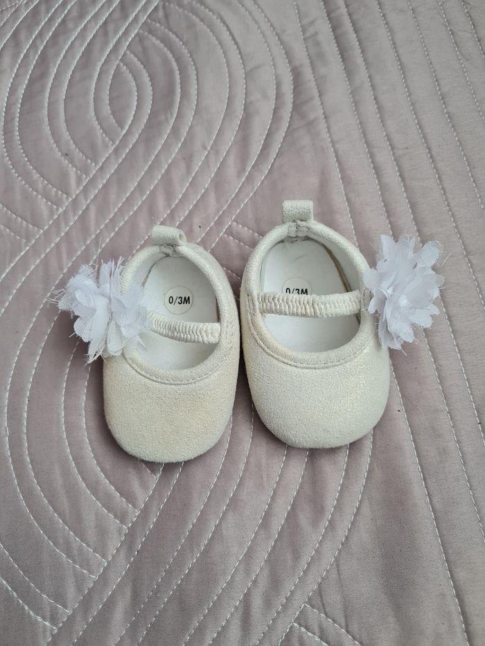 Chaussures bébé fille 0-3 mois bon état - photo numéro 1