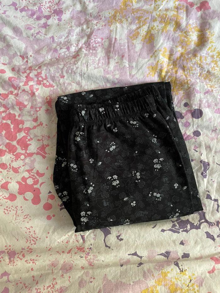 Joli pantalon jambes ajustées noir à petites fleurs - photo numéro 8