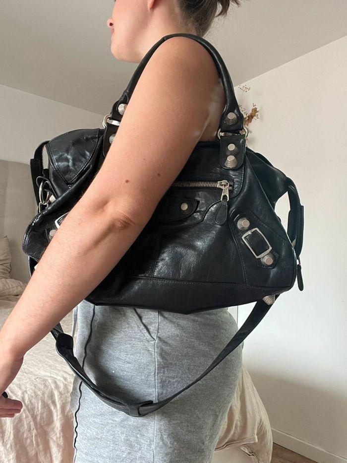 Sac City Balenciaga noir en cuir avec bandoulière grand format bijouterie argent - photo numéro 4