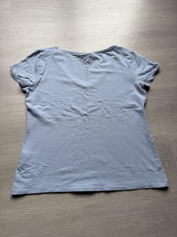 T-shirt femme bleu ciel col V H&M - photo numéro 4