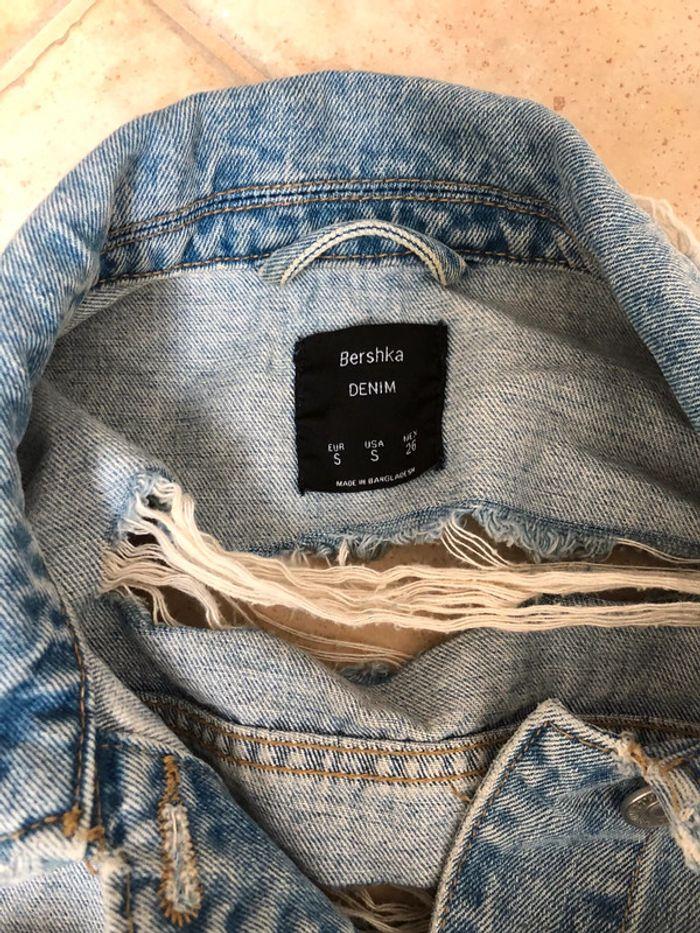 Veste jean ultra destroy, bershka - photo numéro 3