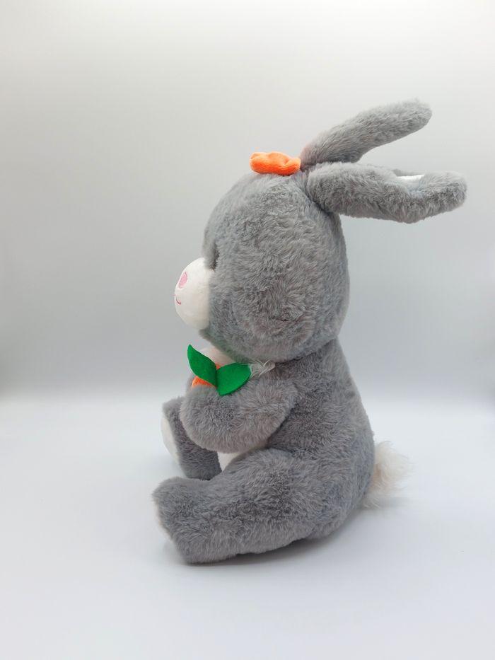 Peluche doudou lapin gris blanc et sa carotte 32 cm sans les oreilles DOHO international TTBE - photo numéro 2