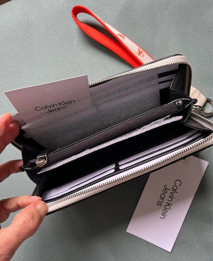 Portefeuille ultralight wristlet Calvin Klein - photo numéro 4