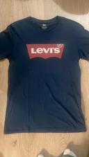 Tee-shirt marine levis bon état petit trou manches