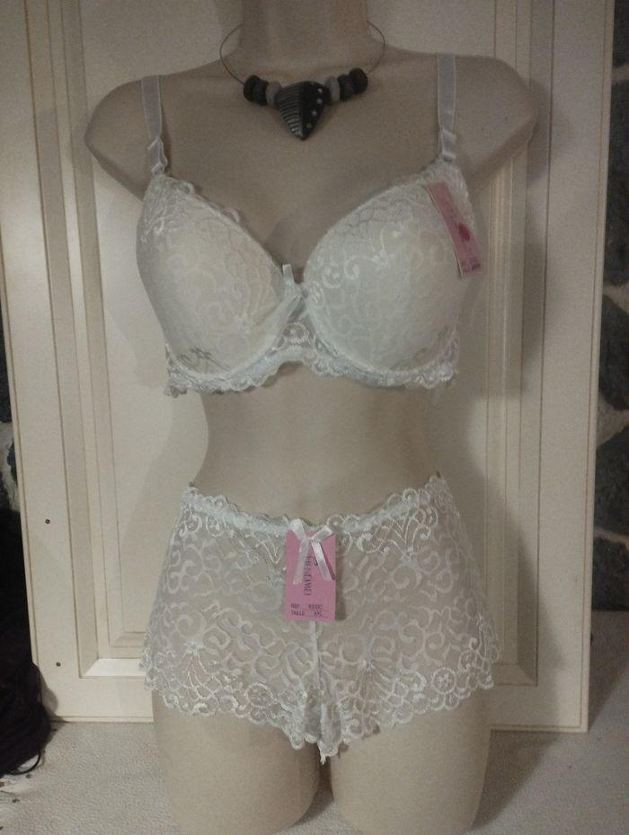 Ensemble de lingerie neuf avec armatures et rembourrage en 95C XL pour le shorty - photo numéro 1