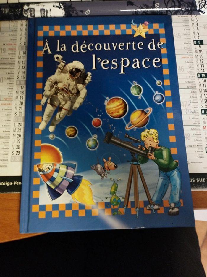 Livre a la découverte de l'espace - photo numéro 1