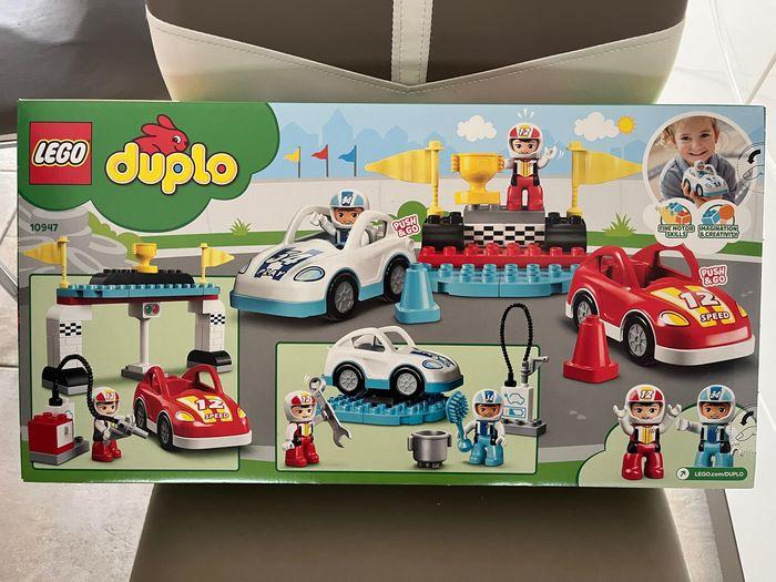 Lego duplo 10947 les voitures de courses - photo numéro 2