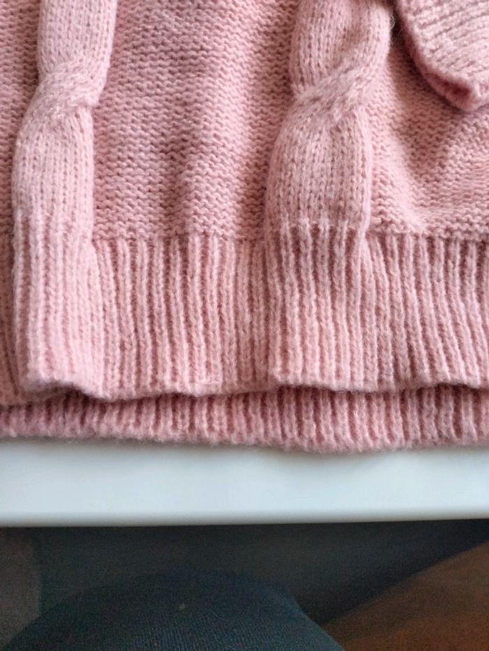 Pull en V torsadé en laine rose ts - photo numéro 4