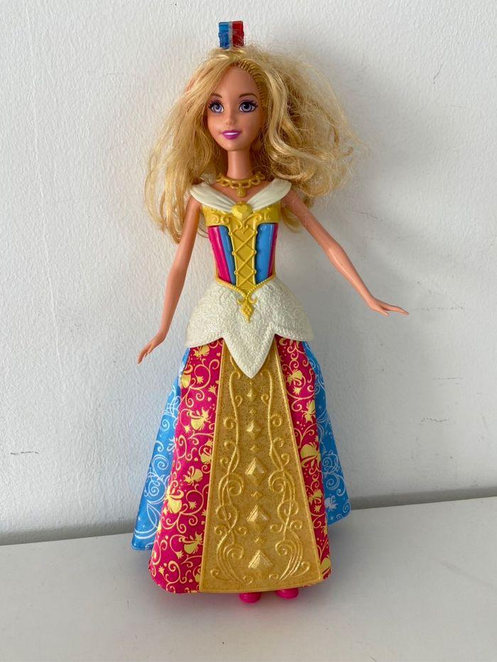 Poupée barbie princesse 2012 - photo numéro 1