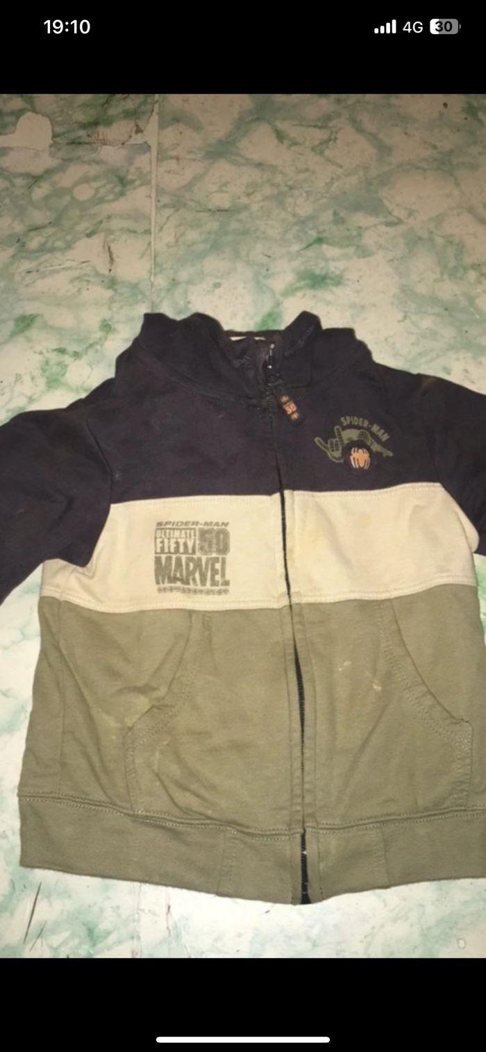 Sweat Marvel enfant 2/3 ans a zip très bon état - photo numéro 8