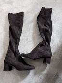 Bottes hautes zara noir daim doux taille 37