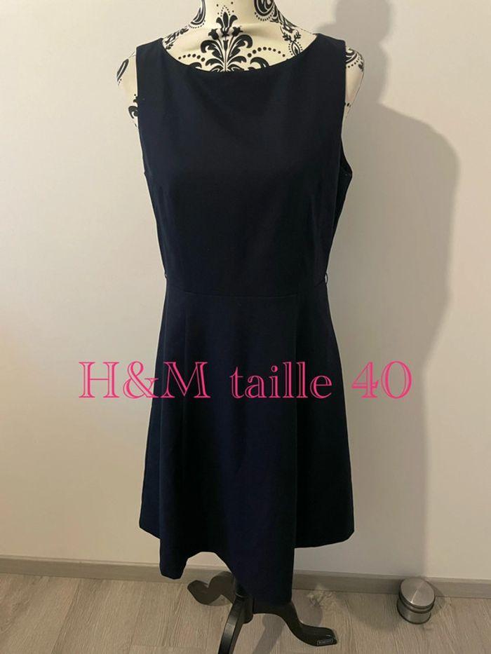 Robe patineuse cintré habillé bleu marine sans manche H&M taille 40 - photo numéro 1