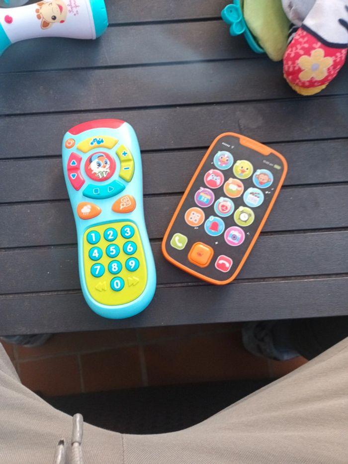 téléphone et télécommande bébé - photo numéro 1