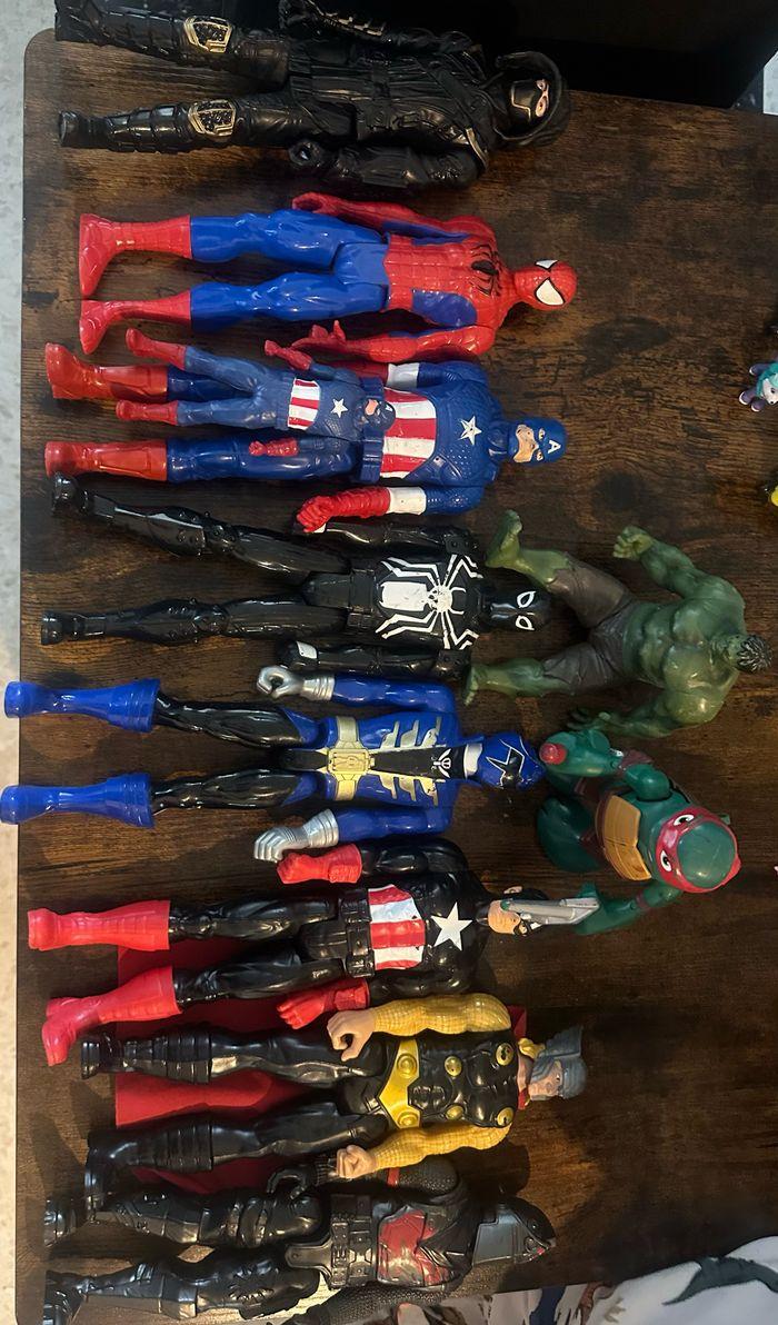 Grandes figurines avengers