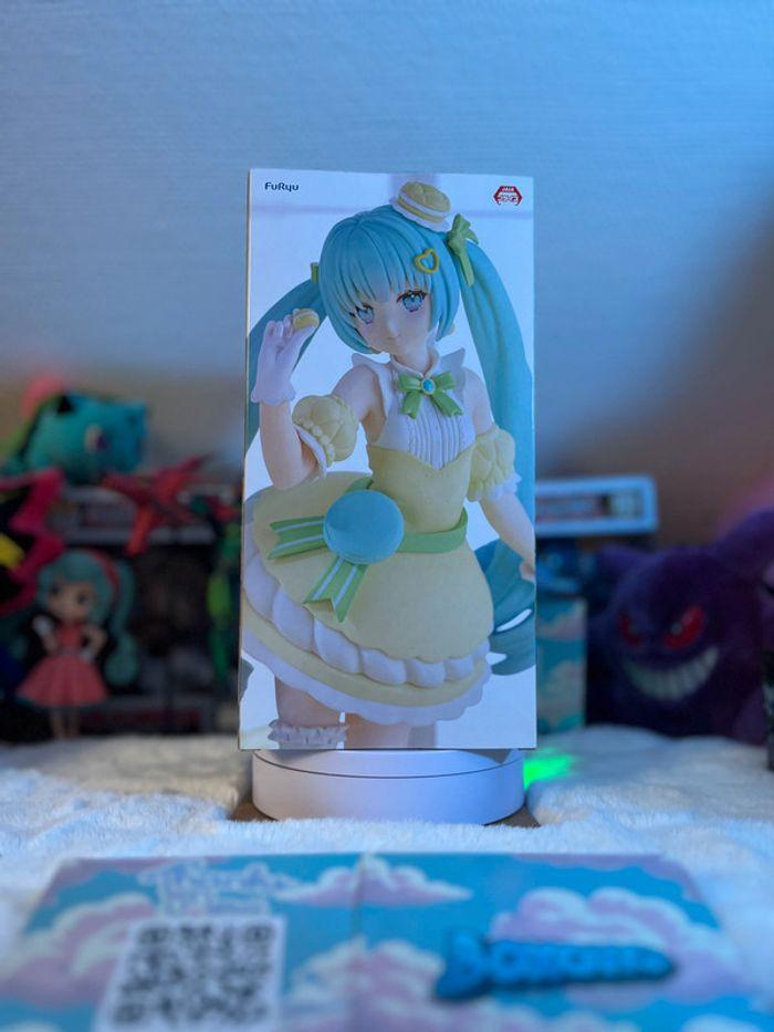 Figurine Hatsune Miku Sweet Sweets Citron Macaron - photo numéro 3