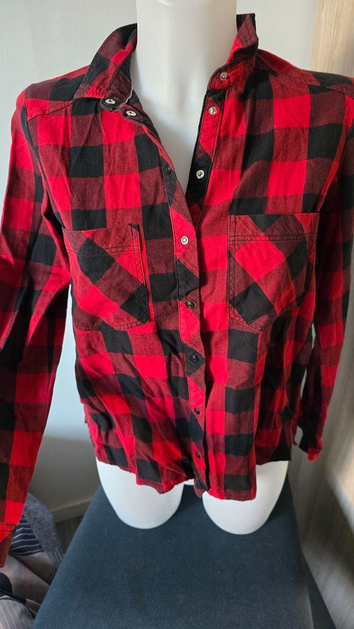 Chemise a carreaux bershka taille xs - photo numéro 1