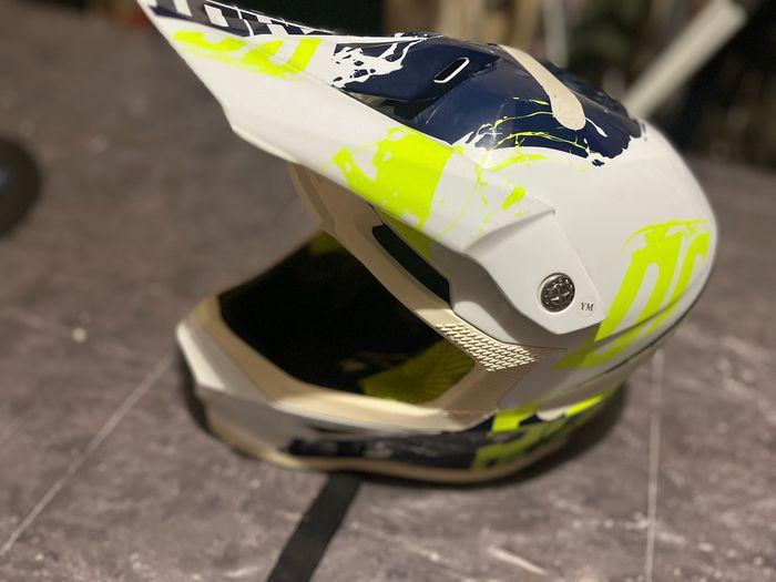 Casque motocross enfant ( 4/9 ans ) - photo numéro 1