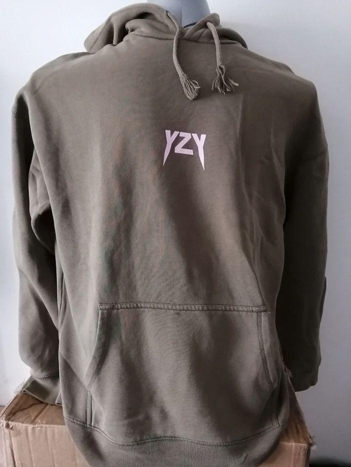 Pull yzyl taille L - photo numéro 1