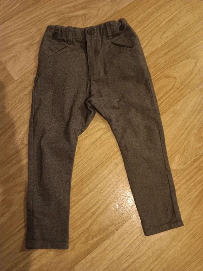 Lot de 2 pantalons de zara boys 5 ans - photo numéro 1