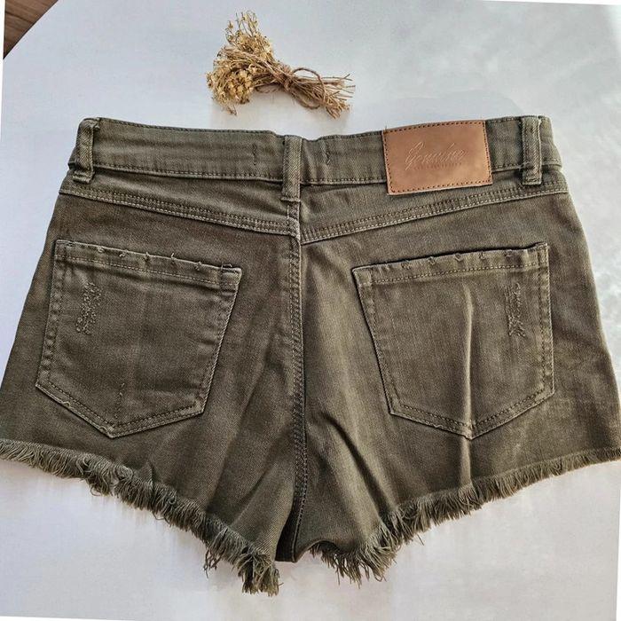 Short Bershka kaki 34 - photo numéro 3