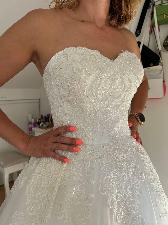 Robe de mariée ( neuf avec étiquette) - photo numéro 1