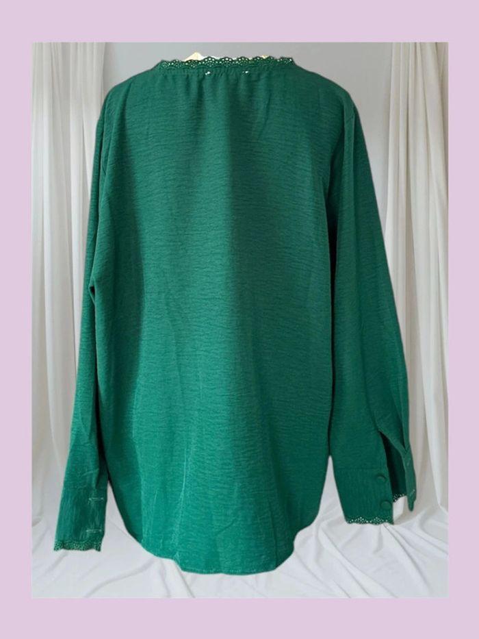 Blouse verte uni T42/XL dentelle et boutons - photo numéro 2