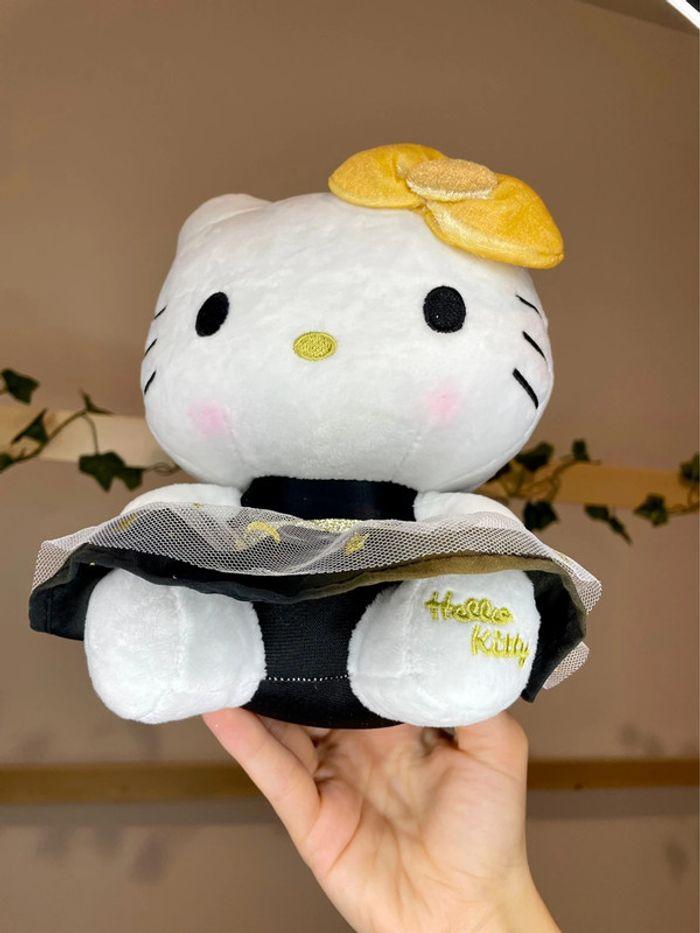 Peluche Hello Kitty en robe étoilée et pailletée 💫 - photo numéro 2