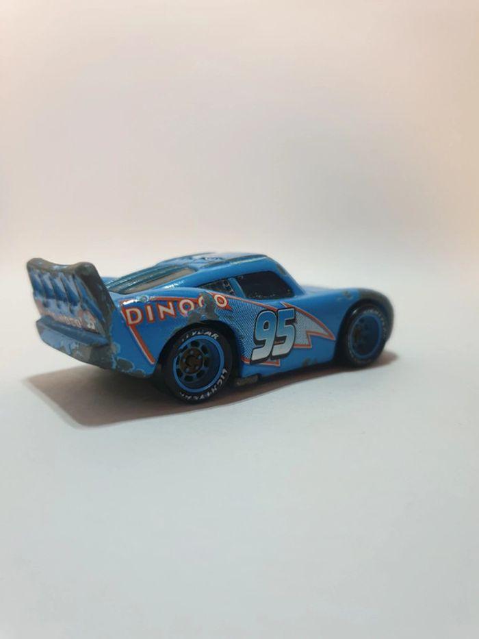 Voiture Cars Disney/Pixar Flash McQueen 95 Dinoco Bleu - 1/55 - photo numéro 7