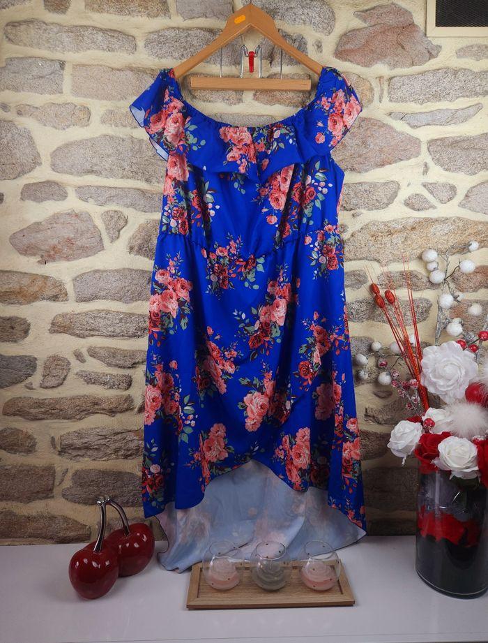 Robe asymétrique col bardot à volants bleue et multicolore Femme taille 54 marque Boohoo 🍬 - photo numéro 1