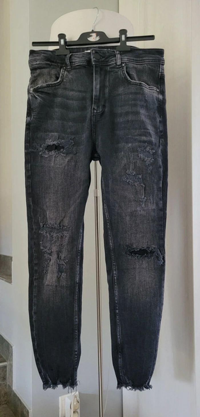 Jeans 7/8ème slim noir troué homme taille 40 Zara - photo numéro 1