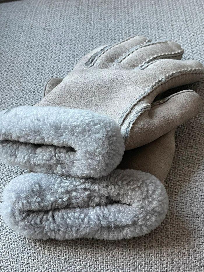 Gants gris UGG authentiques taille M en peau de mouton retournée - photo numéro 2