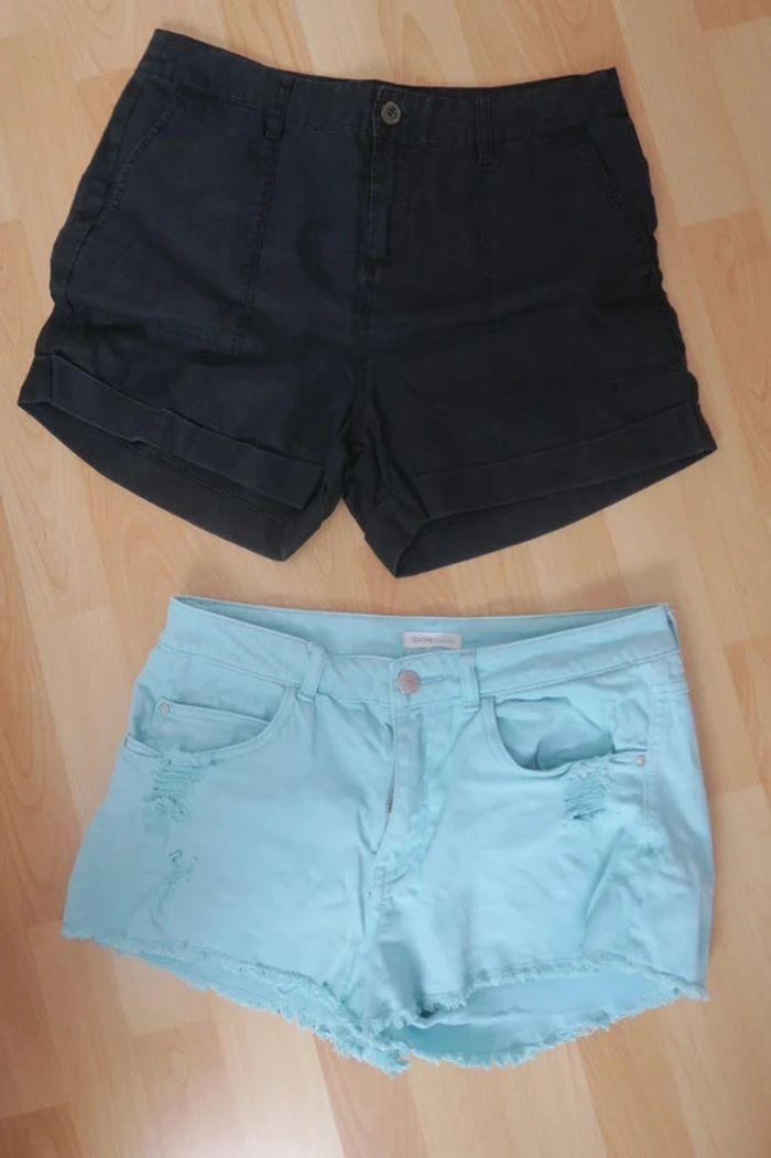 2 shorts Cache Cache - taille 38 - comme neufs - photo numéro 2