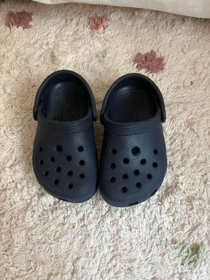 Crocs  bleu marine taille 7 (22/23) - photo numéro 1