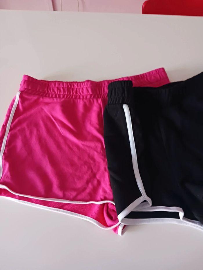 2 shorts très bon état jolies couleurs - photo numéro 1