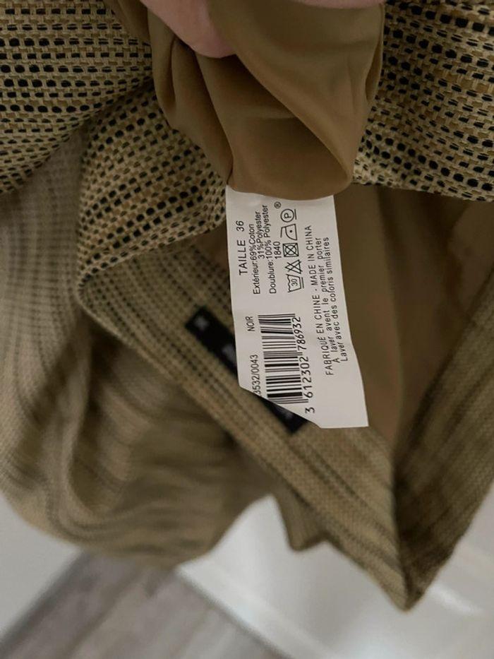 Jupe Monoprix femme taille 36 évasée matière texturée style tweed ou maille d’abeille - photo numéro 5