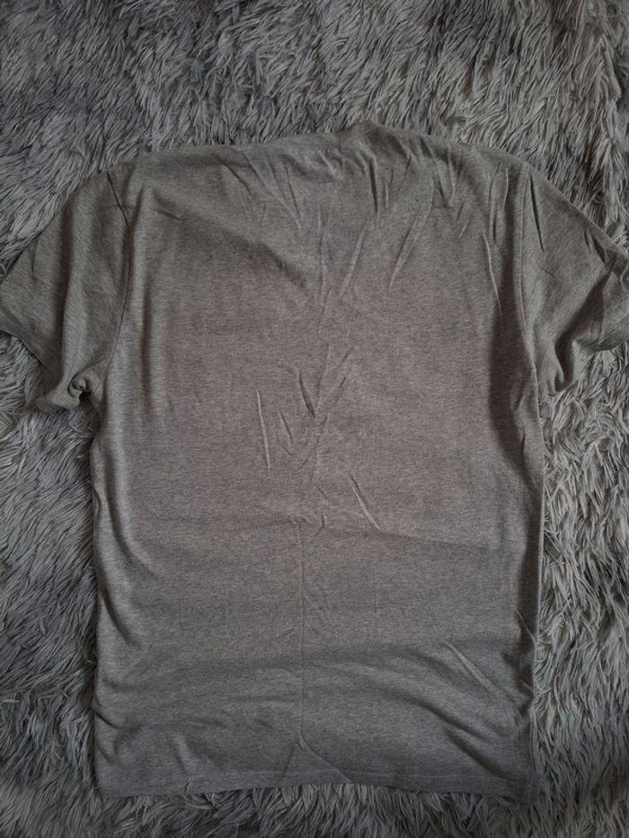 T-shirt Col V Gris Taille M - Porté mais en Bon État - Décathlon - photo numéro 4