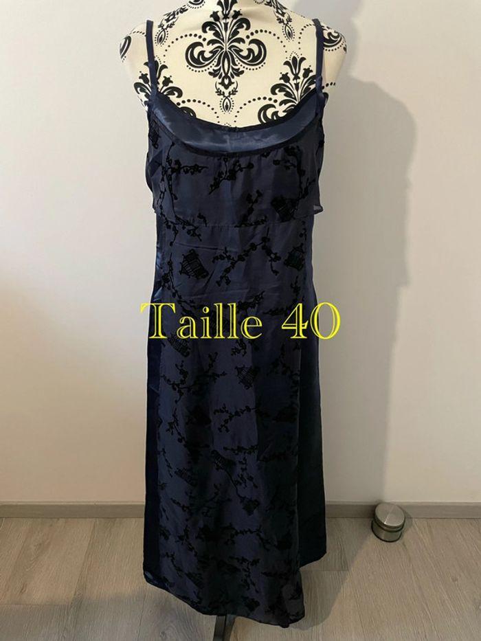 Robe de soirée à bretelles bleu marine en satin doublé motif noir suédine taille 40 - photo numéro 1