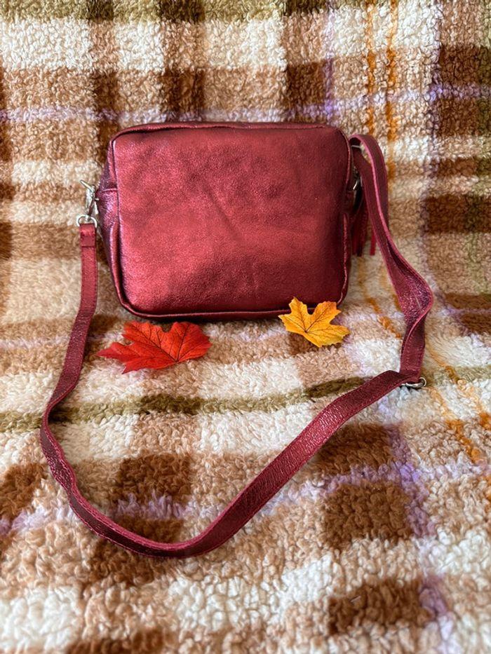 Sac à bandoulière en cuir irisé rouge bordeaux 23x17 cm - photo numéro 1