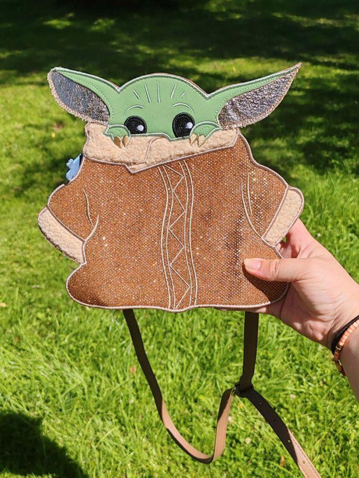 Sac bandoulière baby Yoda Danielle Nicole - photo numéro 1