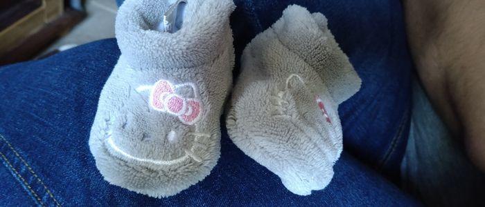 Chaussons hello Kitty - naissance/ 1 mois - photo numéro 1