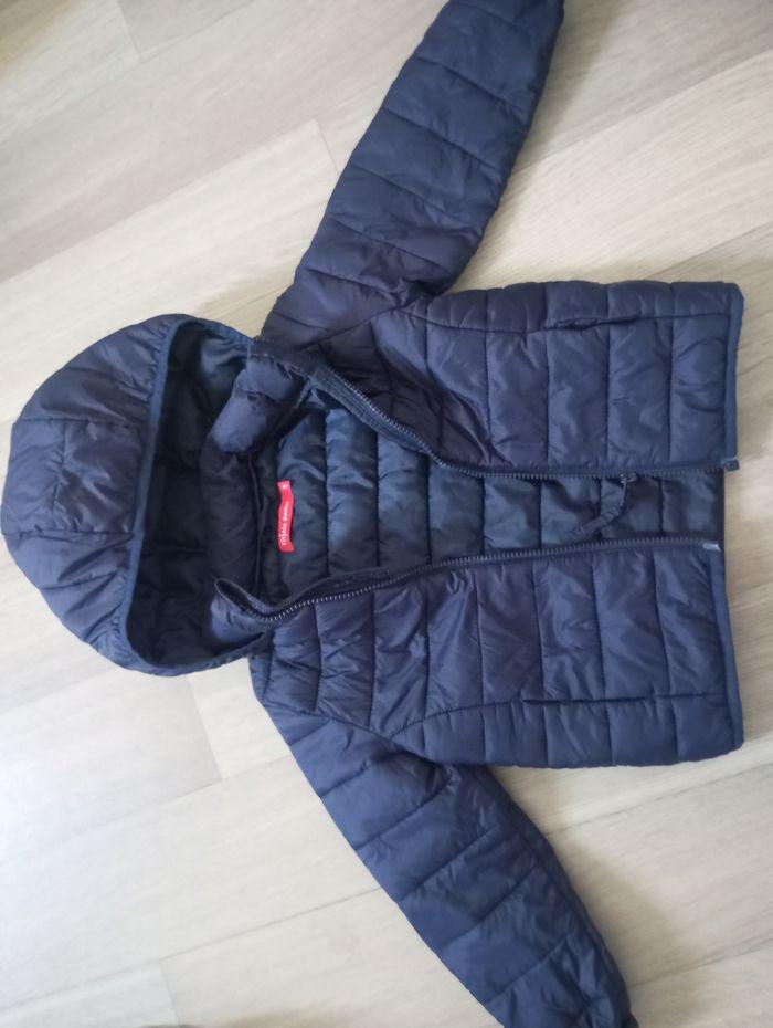 Manteau printemps été automne. Neuf.  Taille 4 ans .Mixte . Avec capuche. Et poches sur les côtés. - photo numéro 1