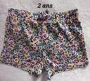 Short à fleurs, 2 ans