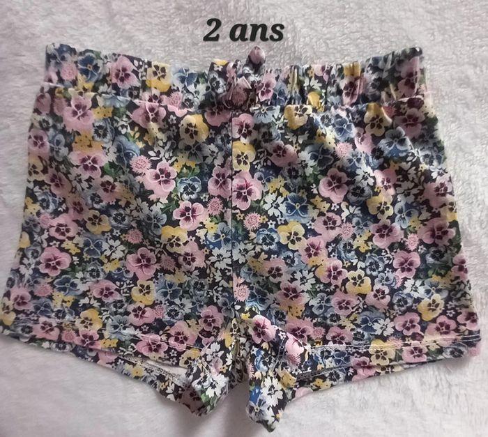 Short à fleurs, 2 ans - photo numéro 1